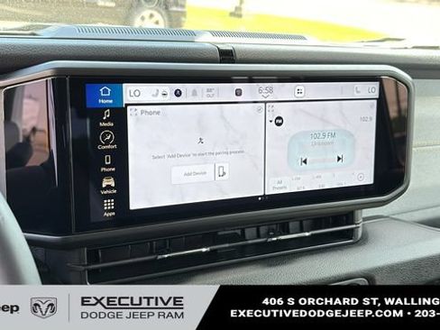 Used 2024 Jeep Wrangler Unlimited AWD/4WD image 17