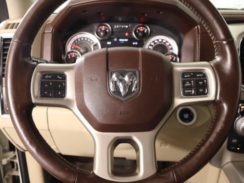 Used 2018 RAM 1500 Laramie w/ Convenience Group AWD/4WD image 3