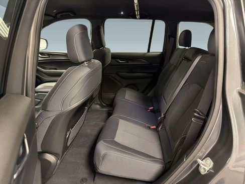 Used 2025 Jeep Grand Cherokee Laredo RWD image 22