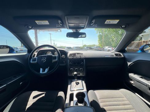 Used 2012 Dodge Challenger R/T image 4