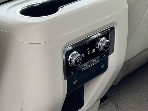 Used 2022 GMC Yukon XL Denali image 27