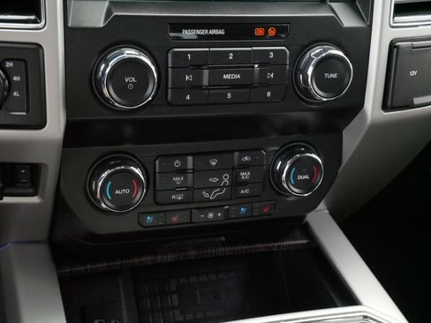 Used 2020 Ford F250 Lariat w/ Lariat Ultimate Package AWD/4WD image 23