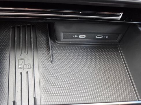Used 2026 Volkswagen Atlas SE w/ Panoramic Sunroof Package FWD image 16
