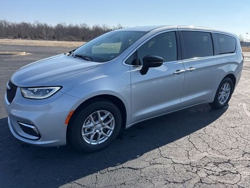 New 2026 Chrysler Pacifica Select image 1