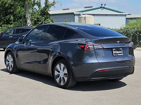 Used 2022 Tesla Model Y Long Range AWD/4WD image 3
