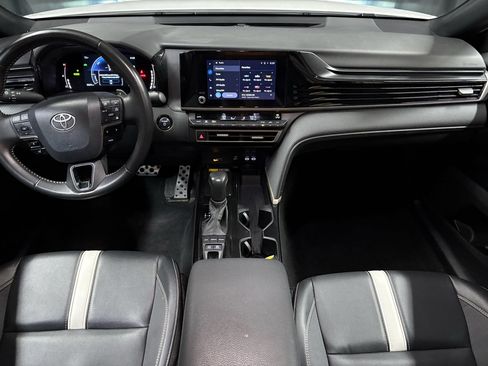 Used 2025 Toyota Camry SE FWD image 14