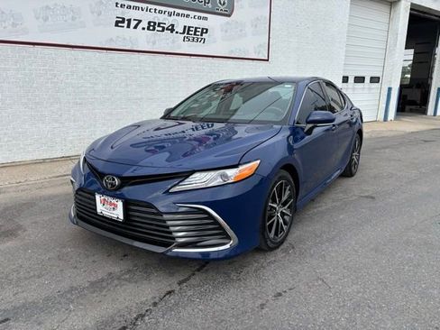 Used 2024 Toyota Camry XLE FWD image 3