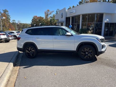 New 2026 Volkswagen Atlas SE image 2