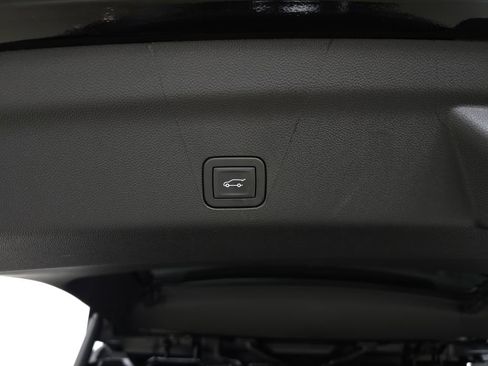 Used 2026 GMC Yukon Denali Ultimate AWD/4WD image 11
