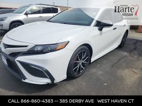Used 2022 Toyota Camry SE w/ Cold Weather Package image 9