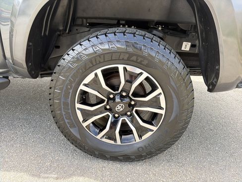 Used 2022 Toyota Tacoma TRD Sport image 19