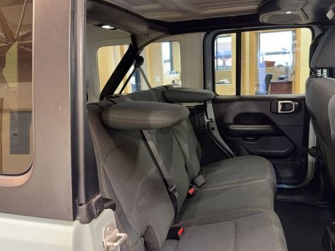 Used 2024 Jeep Wrangler Unlimited Sahara image 24