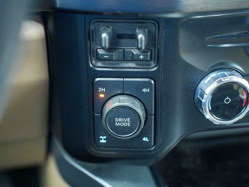 Used 2024 Ford F250 Lariat AWD/4WD image 32