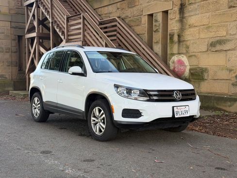 Used 2017 Volkswagen Tiguan S image 2