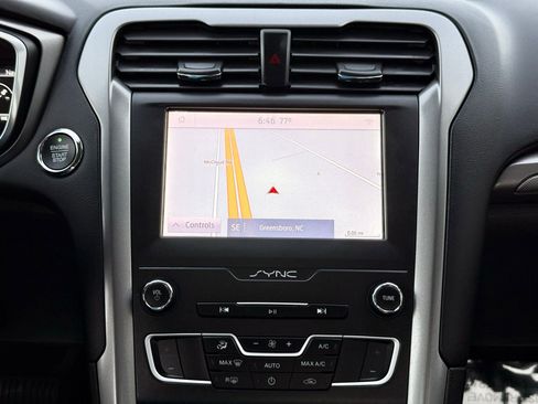 Used 2020 Ford Fusion SE FWD image 33