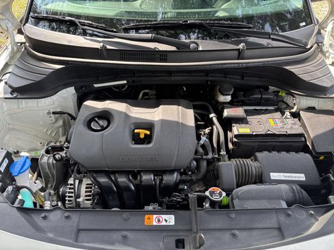 Used 2025 Kia Soul LX w/ LX Technology Package FWD image 32