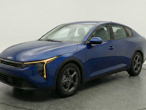 Used 2025 Kia K4 FWD image 3