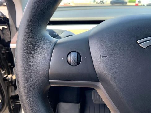 Used 2020 Tesla Model 3 Standard Range RWD image 23