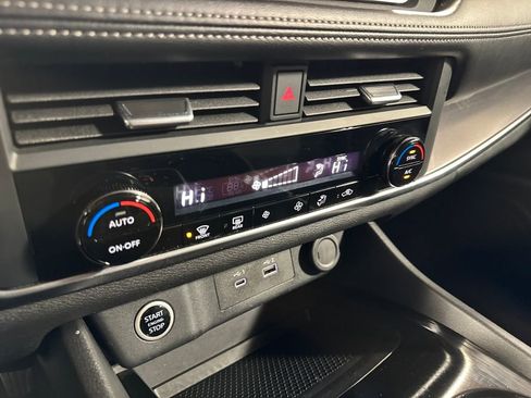 Used 2023 Nissan Rogue SV image 18