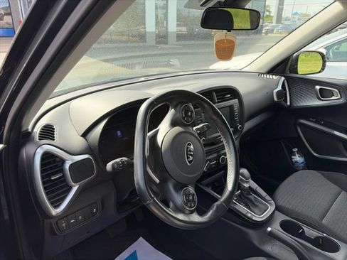 Used 2020 Kia Soul GT-Line FWD image 10