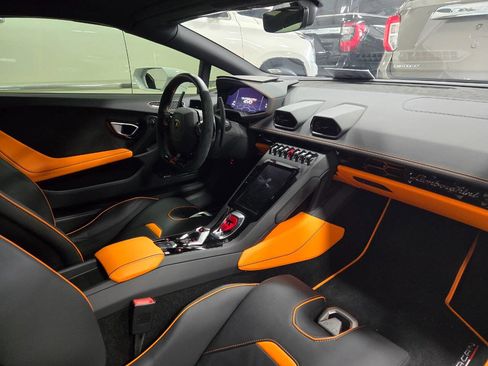Used 2024 Lamborghini Huracan EVO image 27