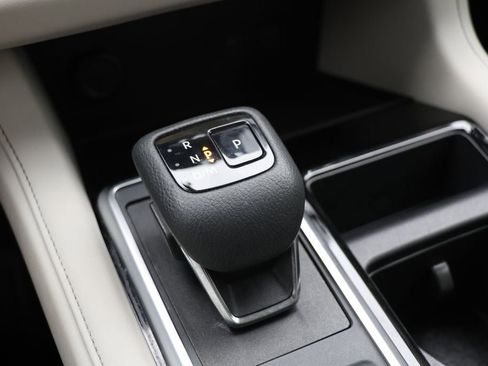 Used 2022 Nissan Pathfinder SL image 24