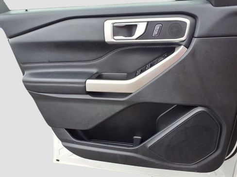 Used 2022 Ford Explorer XLT w/ Equipment Group 202A image 27