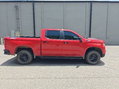 Used 2024 Chevrolet Silverado 1500 LT Trail Boss w/ Convenience Package II AWD/4WD image 2