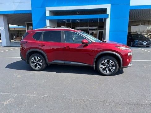 Used 2023 Nissan Rogue SV w/ SV Premium B Package FWD image 3