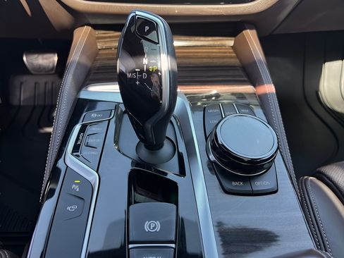 Used 2021 BMW 530i w/ Executive Package RWD image 61