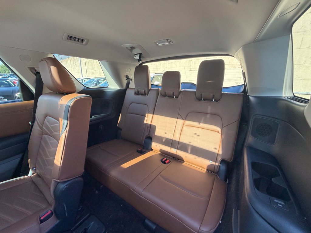 Used 2023 Nissan Pathfinder Platinum w/ Cargo Package AWD/4WD image 5