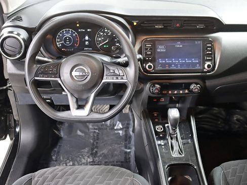 Used 2022 Nissan Kicks SV image 14