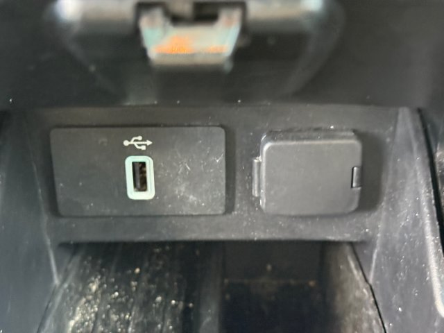 Used 2017 Ford Explorer XLT w/ Equipment Group 201A FWD image 20