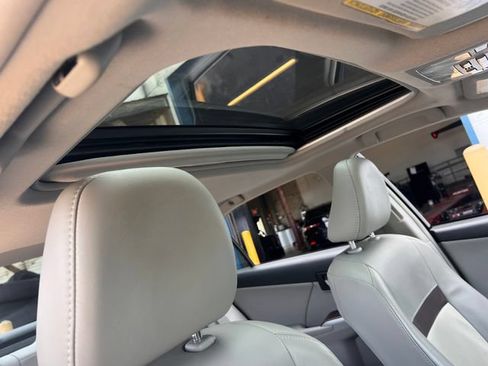 Used 2012 Toyota Camry XLE w/ Leather Pkg FWD image 31