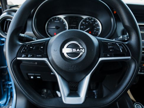 Used 2022 Nissan Kicks S FWD image 11