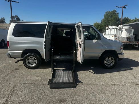 Used 2011 Ford E-350 and Econoline 350 XLT image 1