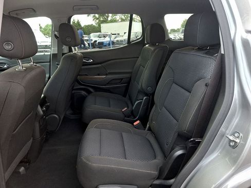 Used 2023 GMC Acadia SLE w/ Driver Convenience Package FWD image 10