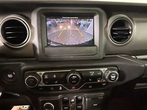 Used 2023 Jeep Wrangler Unlimited w/ Cold Weather Group AWD/4WD image 24