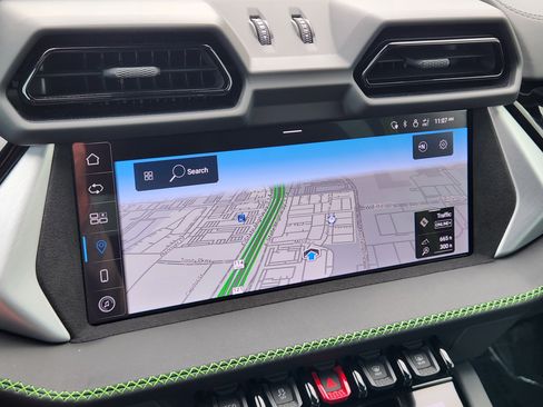 Used 2025 Lamborghini Urus SE image 15