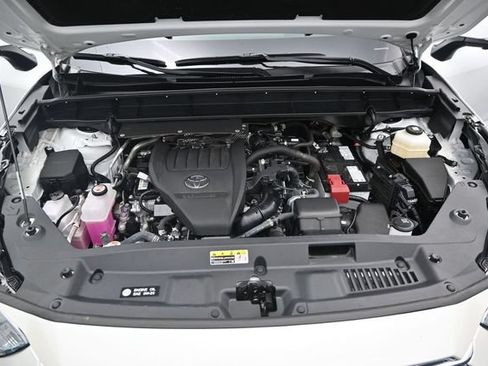 Used 2025 Toyota Highlander Limited FWD image 18