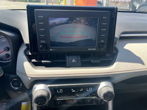 Used 2021 Toyota RAV4 XLE w/ Convenience Package image 28