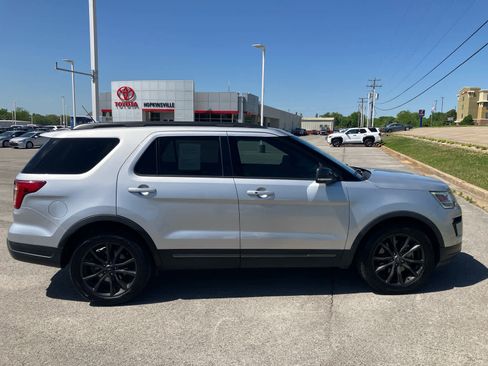 Used 2018 Ford Explorer XLT FWD image 8