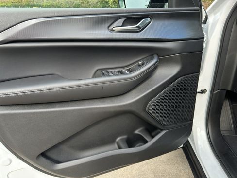 New 2025 Jeep Grand Cherokee Altitude RWD image 10