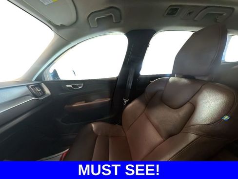 Used 2020 Volvo XC60 T5 Momentum image 24