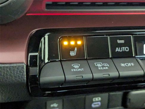 Used 2025 Toyota Prius Plug-In Hybrid FWD image 21