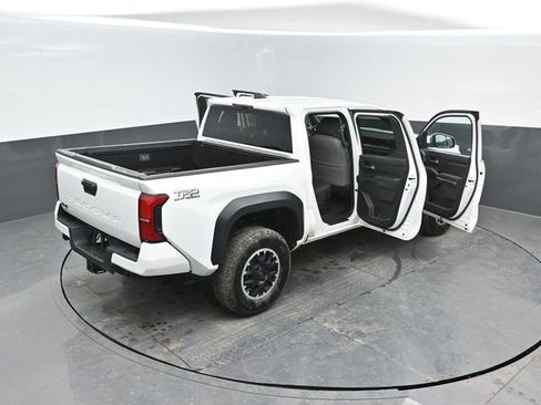 Used 2024 Toyota Tacoma TRD Off-Road AWD/4WD image 27
