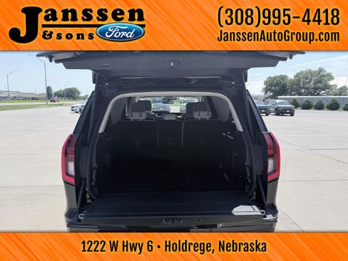 Used 2025 Ford Expedition Max Active AWD/4WD image 11