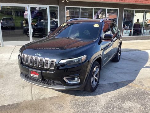 Used 2019 Jeep Cherokee Limited AWD/4WD image 2