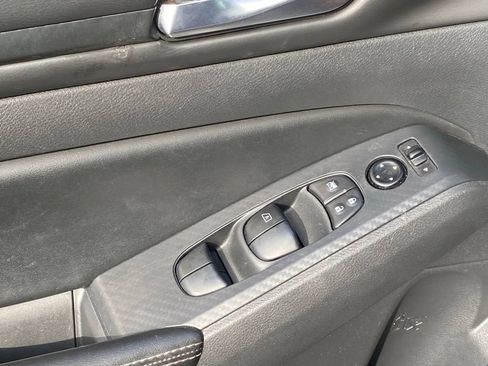Used 2024 Nissan Altima 2.5 SV FWD image 19