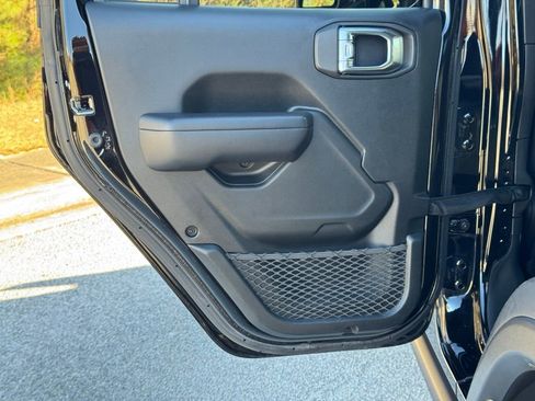 Used 2021 Jeep Wrangler Unlimited Rubicon image 25